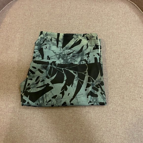 Grey Patterned Onzie Capri Leggings Small - Picture 5 of 5